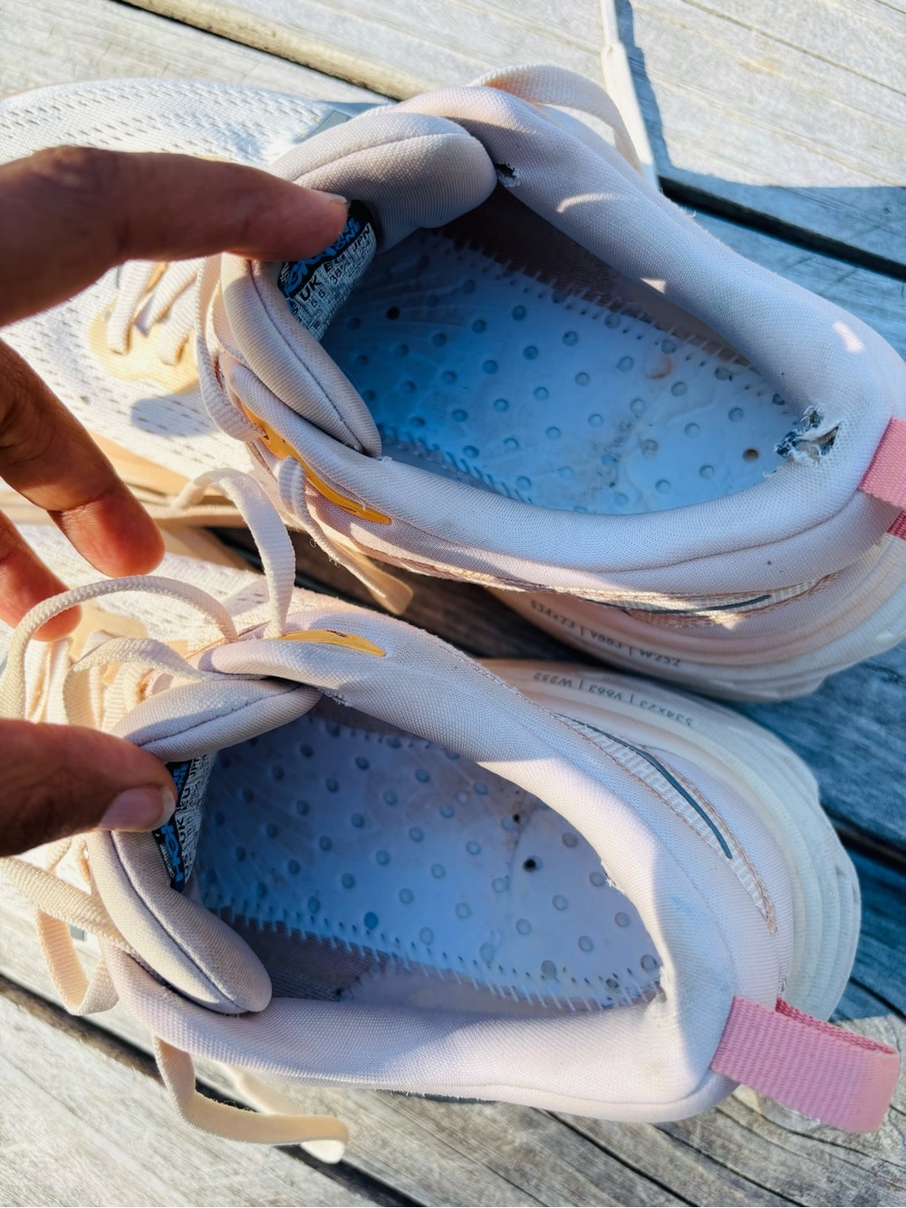 Hoka One One Bondi 8 Women's cream vanilla Running Shoes with Navy Logo size 7B - Picture 11 of 13